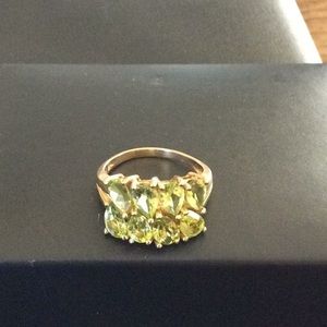 Vintage 14k yellow gold peridot ring